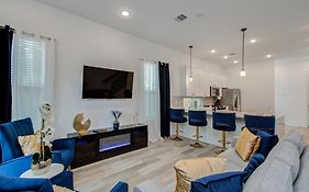 Urban Luxe Getaway 4 Mins To Dt Newly Built Home
